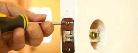 Affordable Locksmith Services Hickory Hills, IL 708-303-9356 - 24-hour-lock-key-01